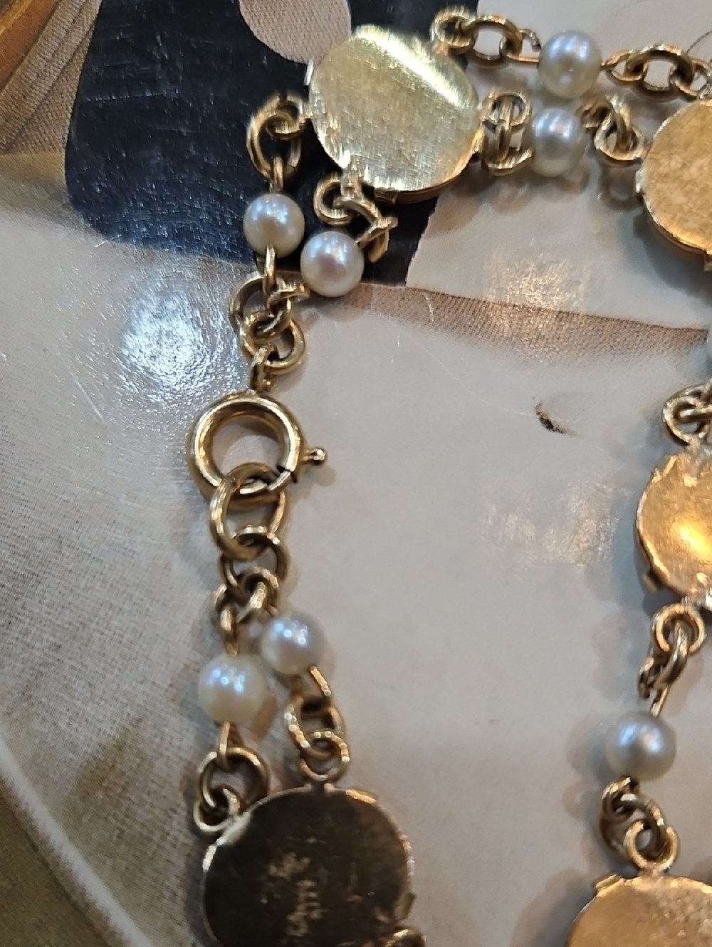 Classic Cameo and Pearl Bracelet - Gold Tone, Cream Cameos ‎ Double Row Pattern - Picture 5 of 5